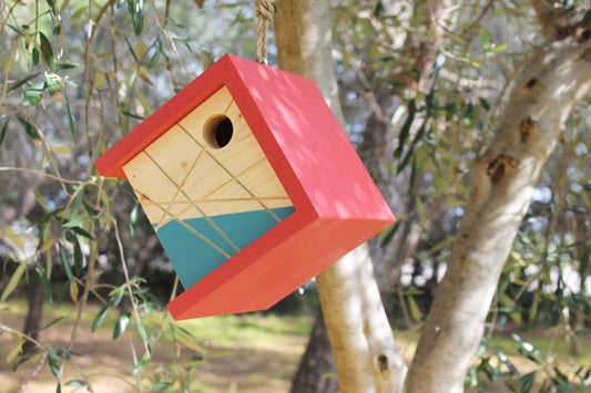 Casetta per uccelli. Mangiatoia per uccelli Casetta di nidificazione per uccelli. Birdhouse. KU-BIRD