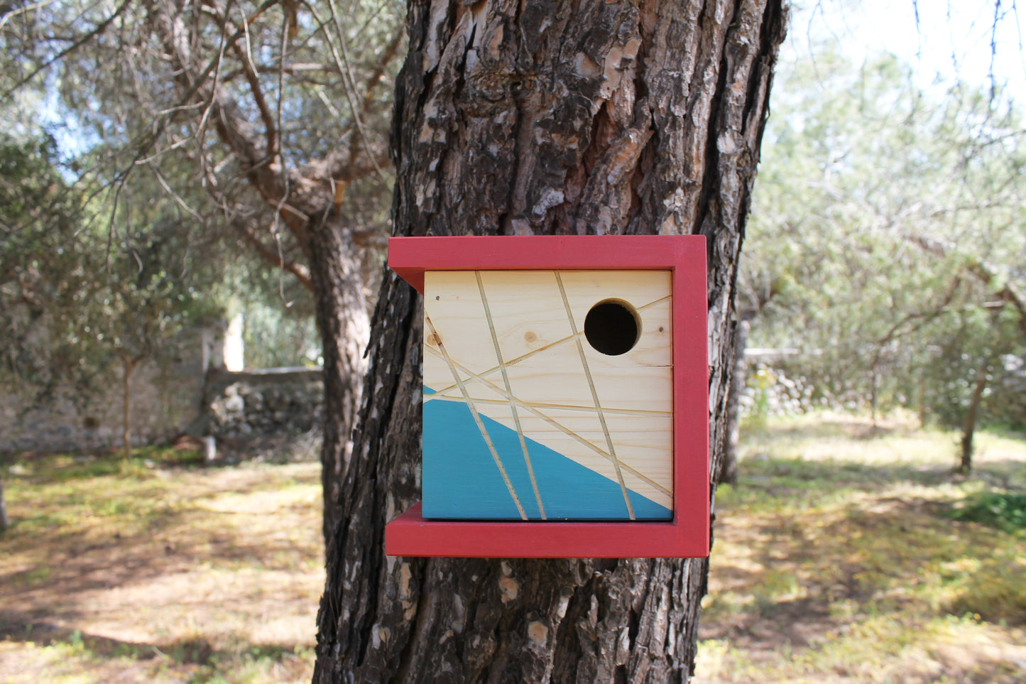 Casetta per uccelli. Mangiatoia per uccelli Casetta di nidificazione per uccelli. Birdhouse. KU-BIRD