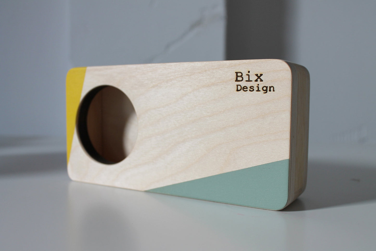 Amplificatore naturale per smartphone. Altoparlante ecologico in legno. mod. RAZOR. Bixdesign
