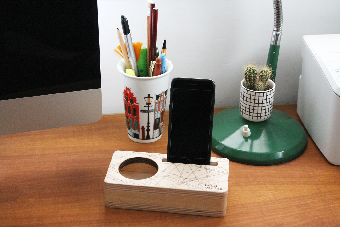 Supporto per telefono. Amplificatore naturale per smartphone. Altoparlante ecologico in legno. mod. SYNAP. Bixdesign
