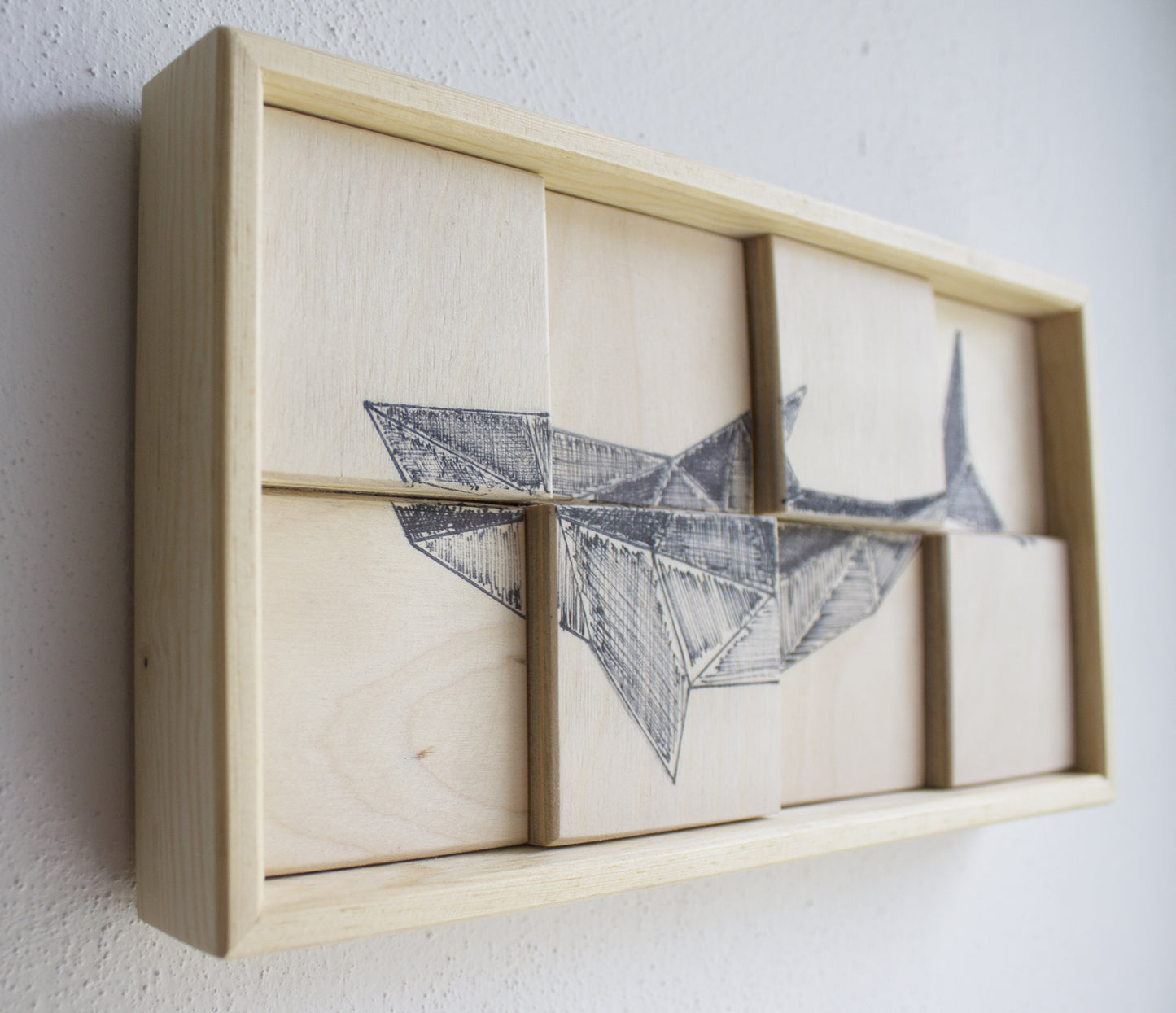 SHARK. Disegno su legno