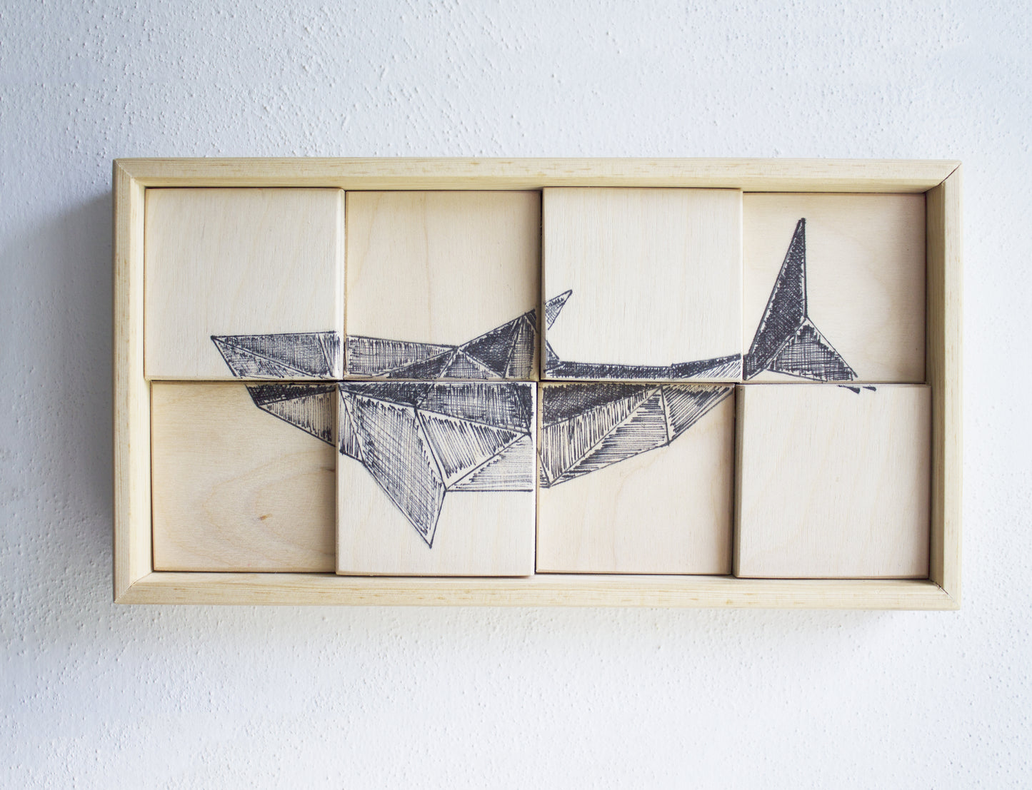 SHARK. Disegno su legno