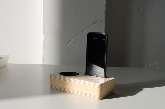 Supporto per Iphone. Altoparlante naturale per smartphone. Amplificatore ecologico in legno. mod. SYNAP. Bixdesign