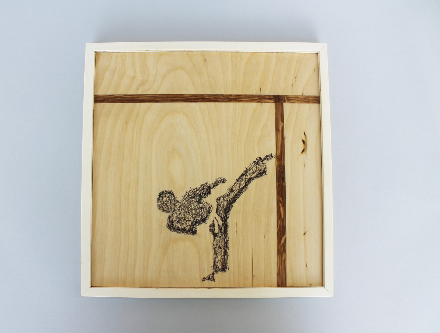 FIGHT. Decorazione da parete in legno
