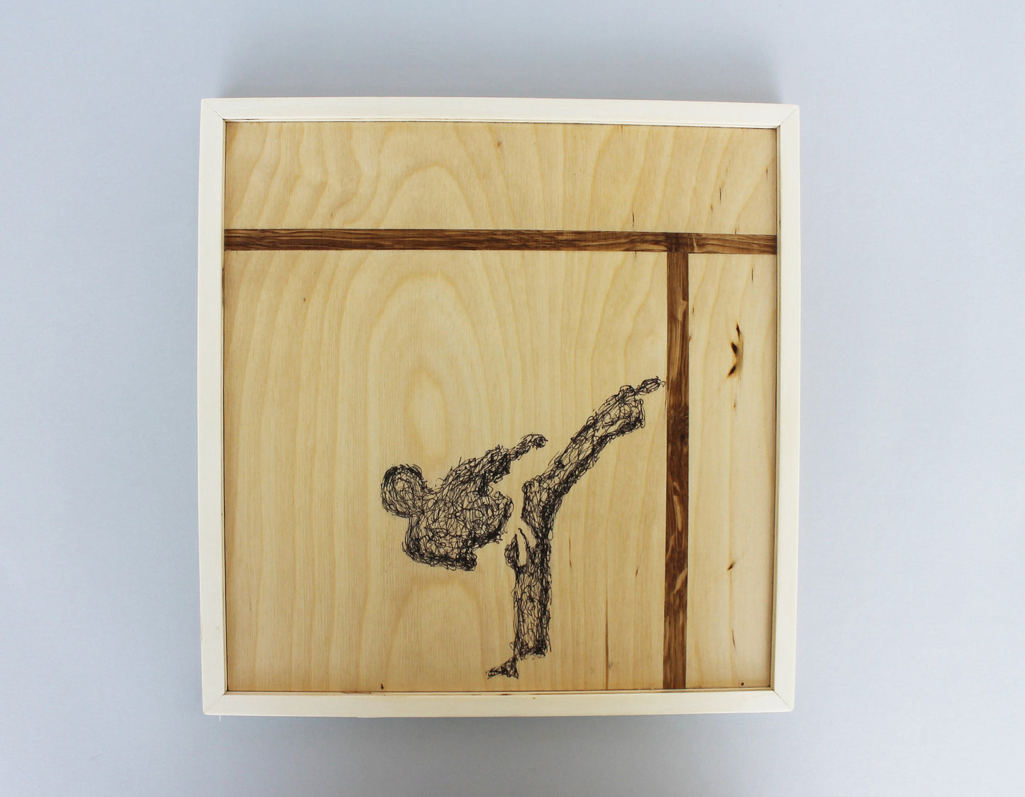 FIGHT. Decorazione da parete in legno