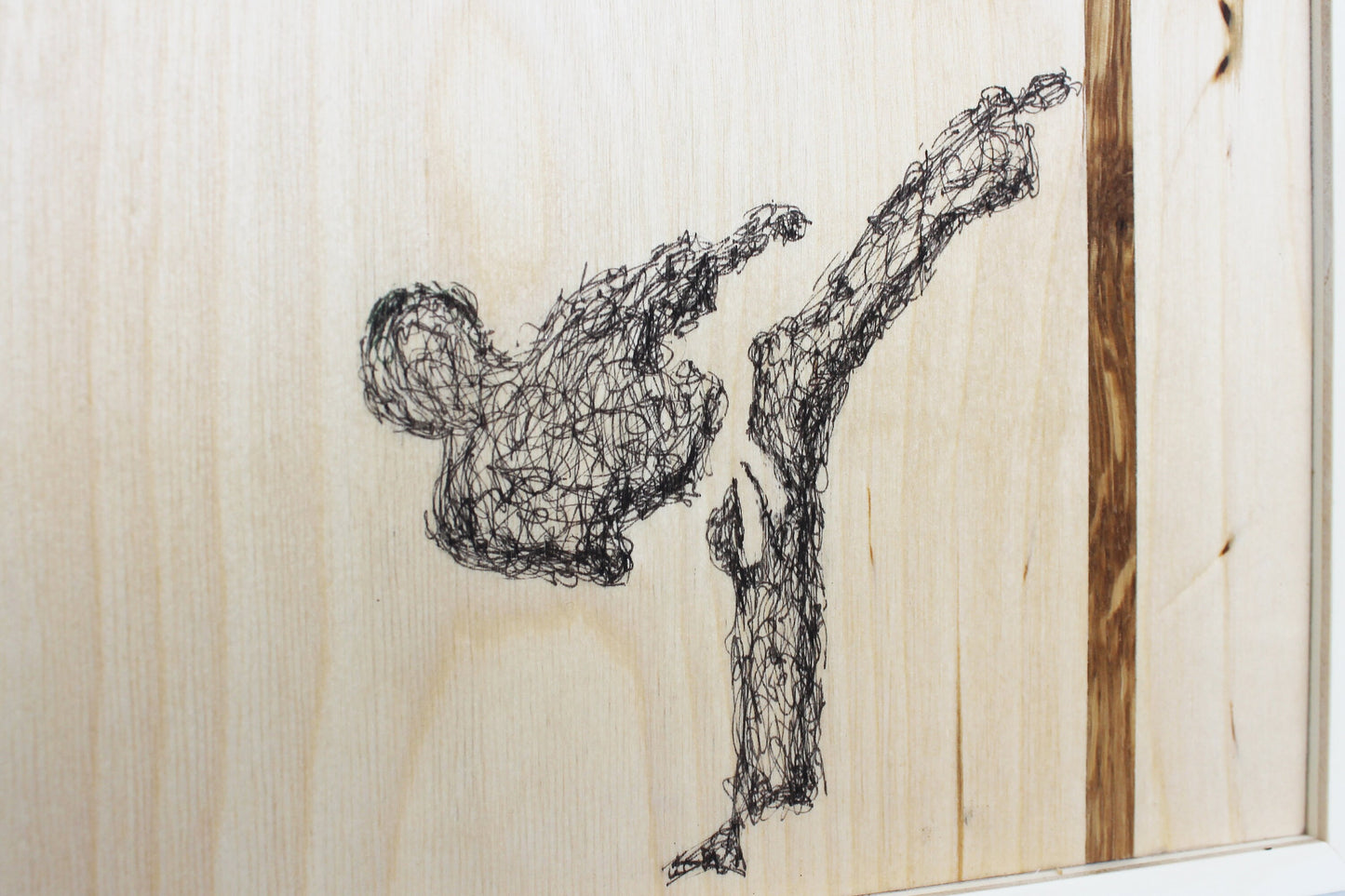 FIGHT. Decorazione da parete in legno