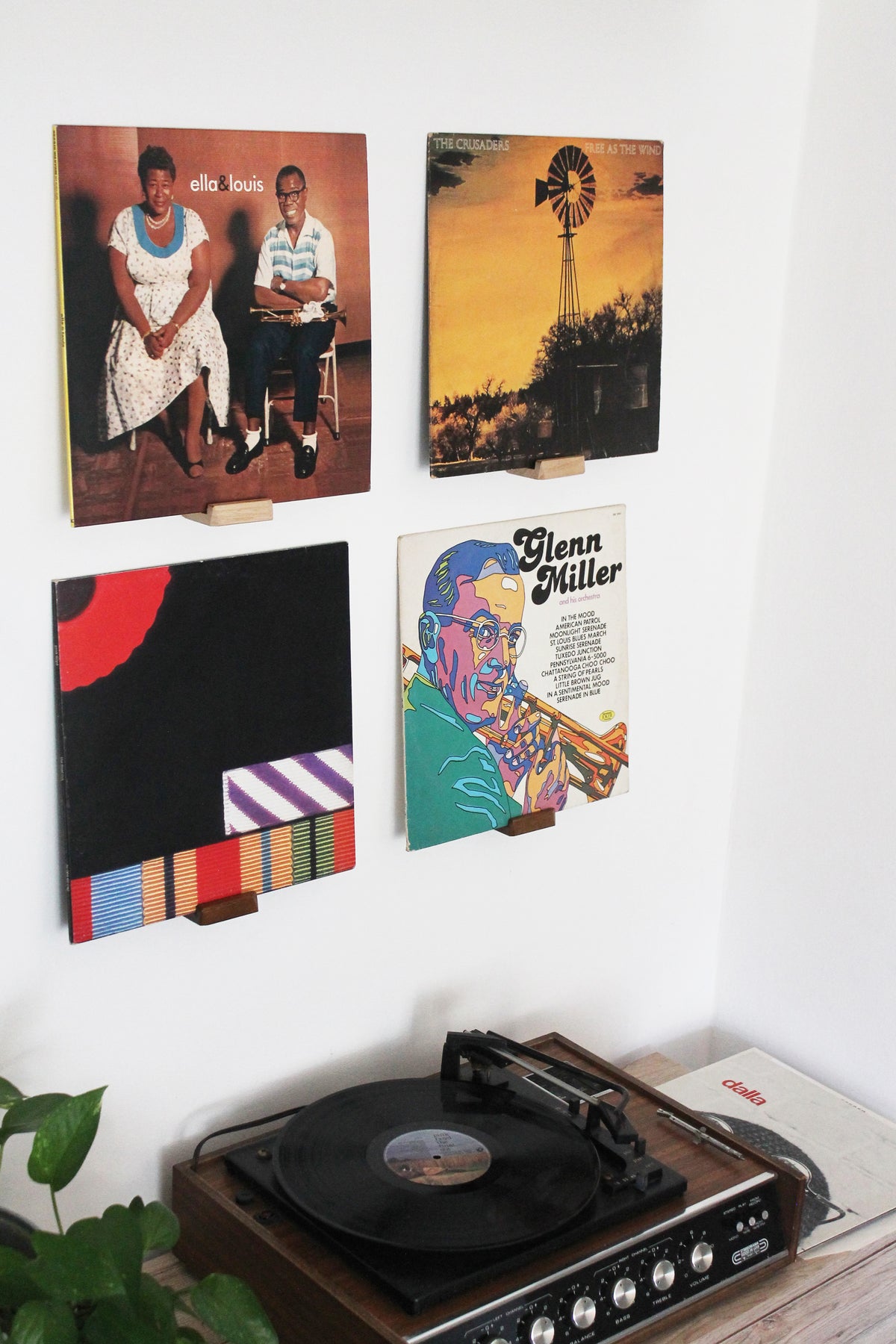 Vinyl record wall shelf. Vinyl shelf. Vinyl frame. LP holder. Small Size 