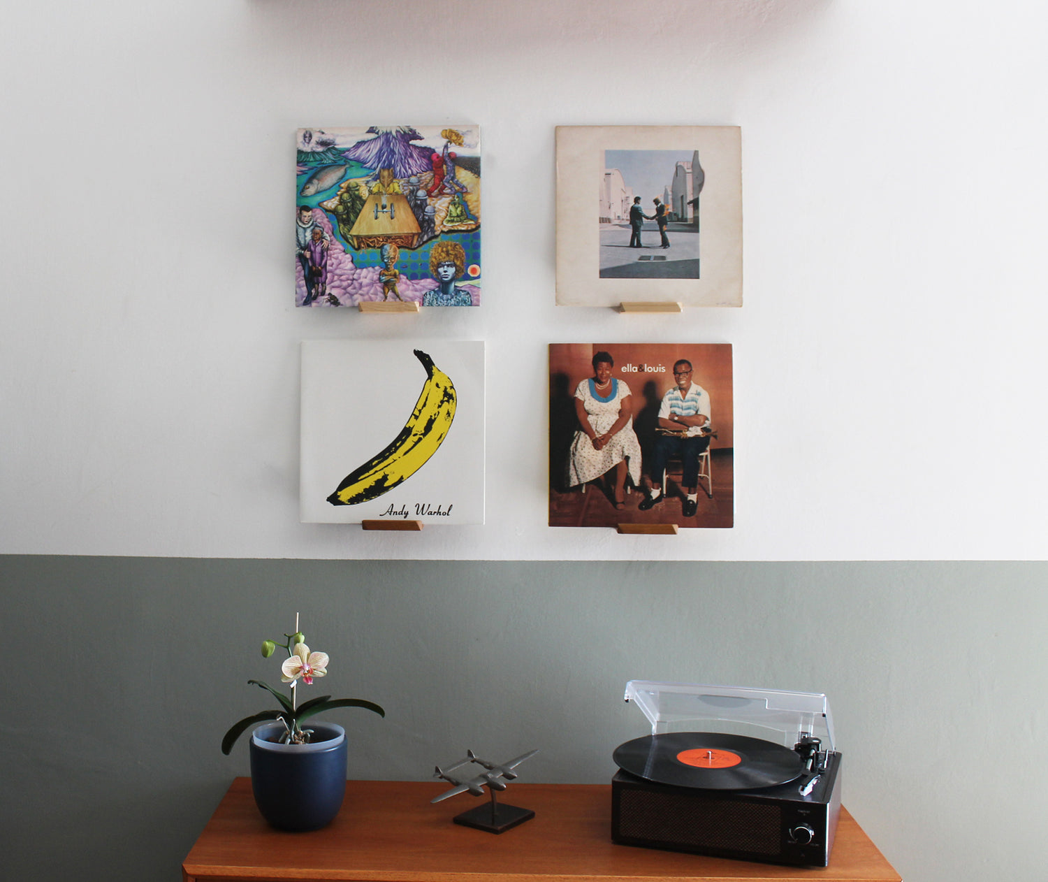 Vinyl record wall mounted shelf. Vinyl records holder. – Bixdesign