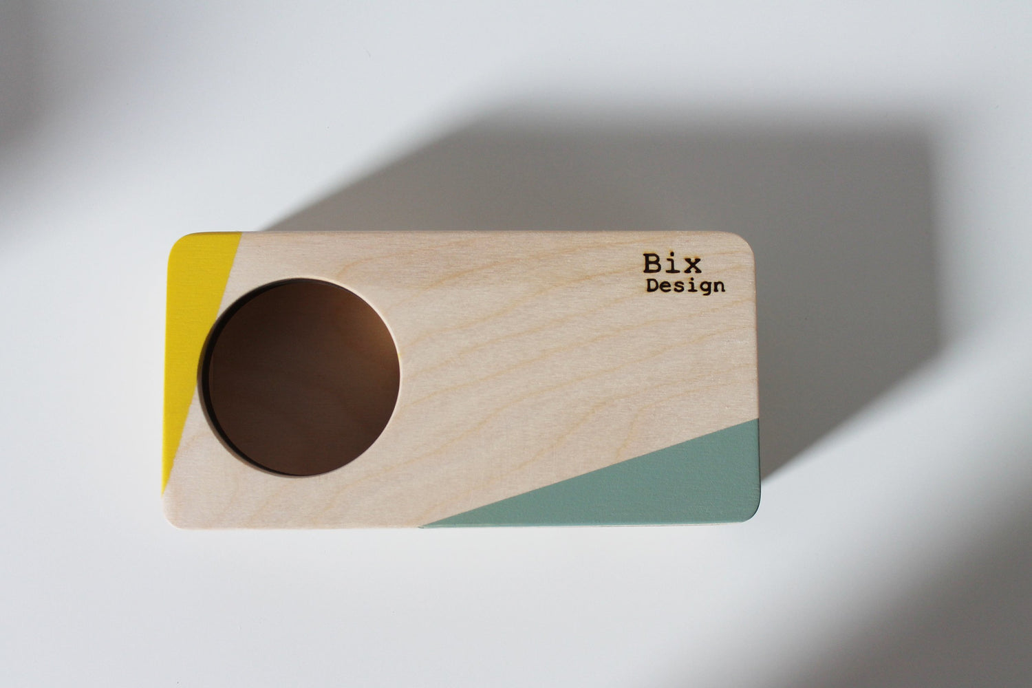 Wood phone speaker mod. RAZOR. Passive acoustic amplifier for Iphone. Bixdesign
