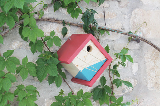 Casetta per uccelli. Mangiatoia per uccelli Casetta di nidificazione per uccelli. Birdhouse. KU-BIRD