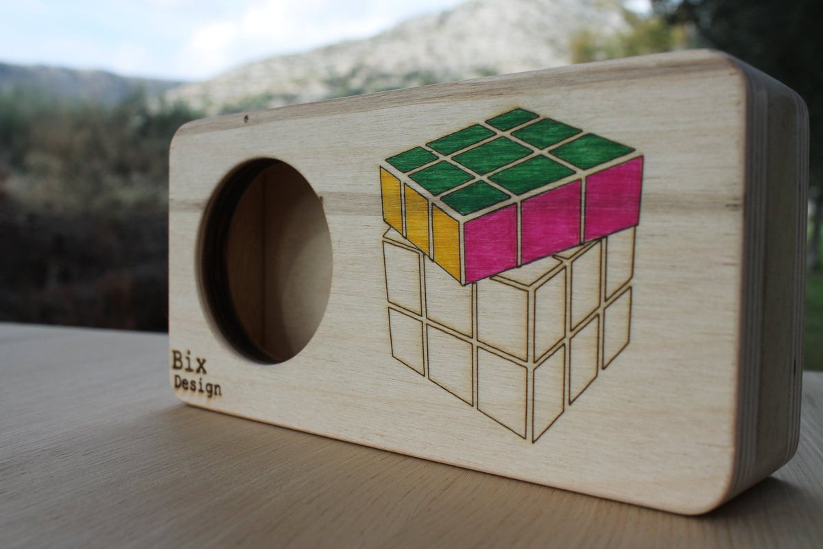 Cubik2. Wooden natural amplifier for smartphone.