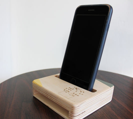 Support pour smartphone avec caisse de résonance en bois. BRIQUE