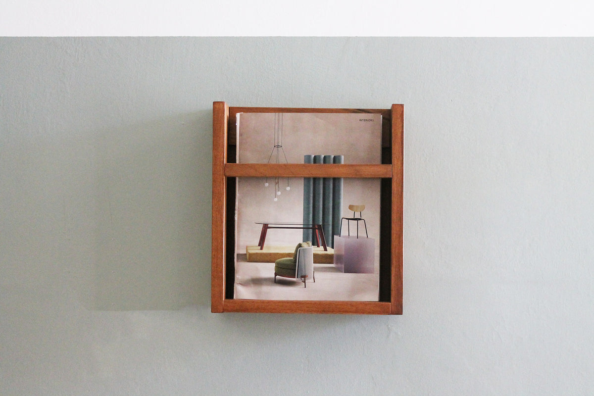 Portariviste da parete moderno in legno. AGNESE
