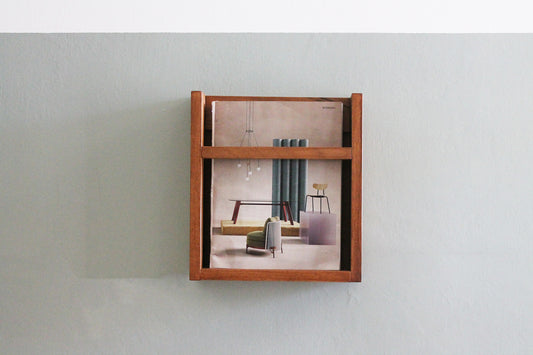 Portariviste da parete moderno in legno. AGNESE