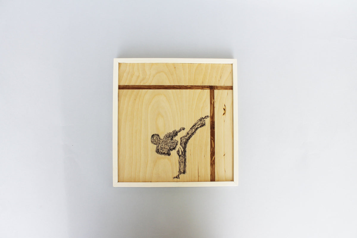 FIGHT. Decorazione da parete in legno