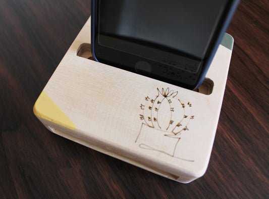 Support pour smartphone avec caisse de résonance en bois. BRIQUE